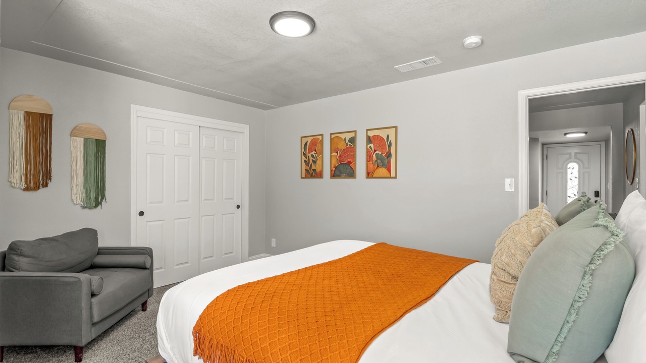 Photo of Bedroom in Raisin
