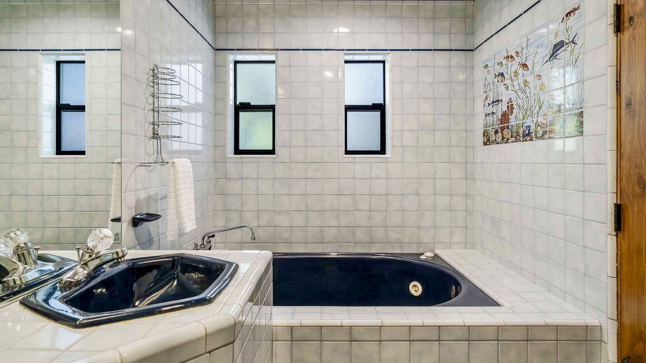 Photo of Bathroom in Round Hill Village