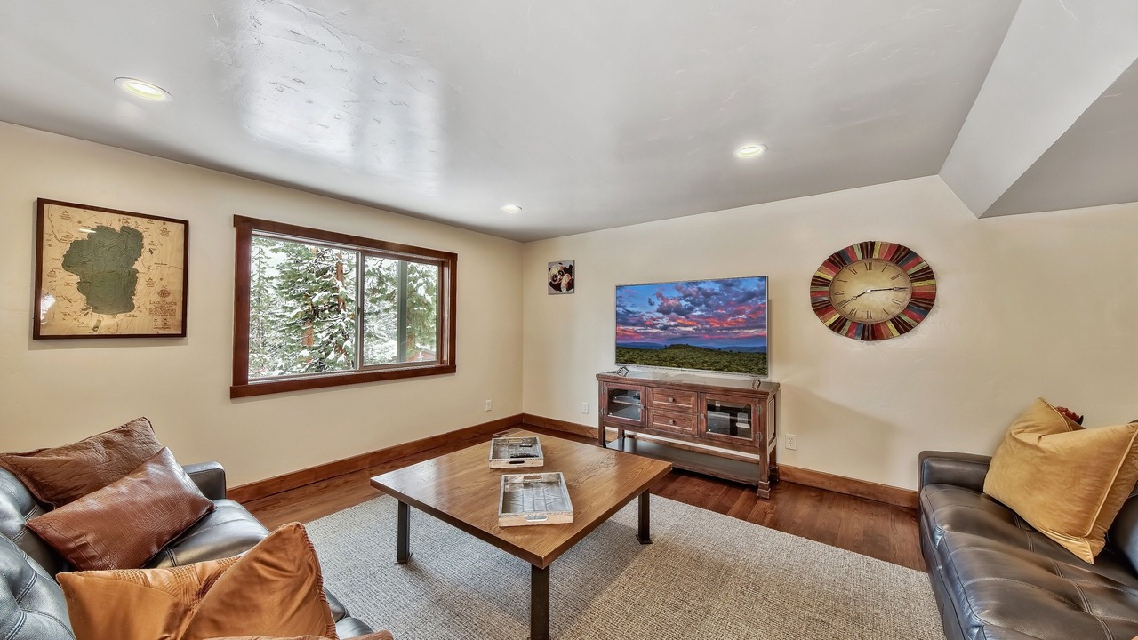Photo of Livingroom in Round Hill Village