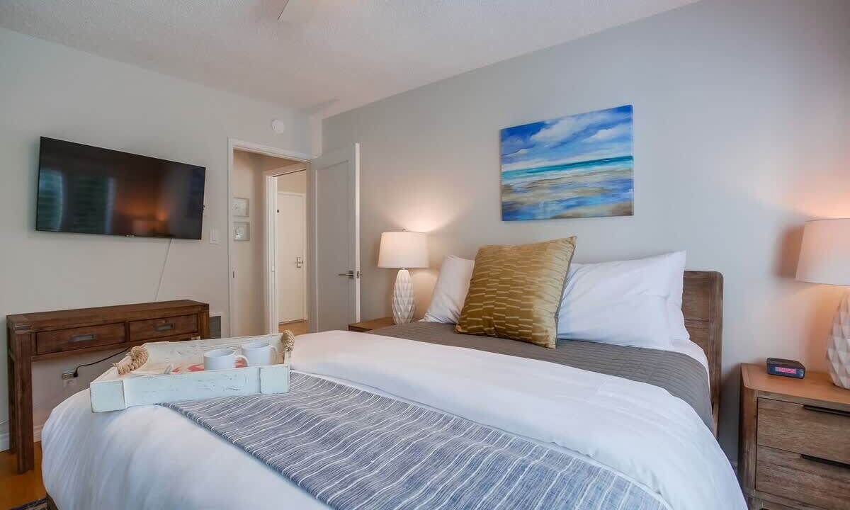 Photo of Bedroom in Village of La Jolla