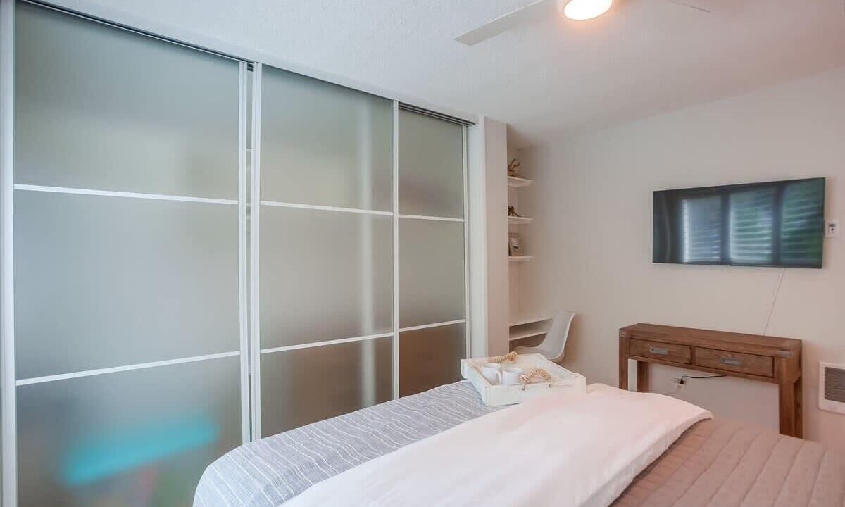 Photo of Bedroom in Village of La Jolla