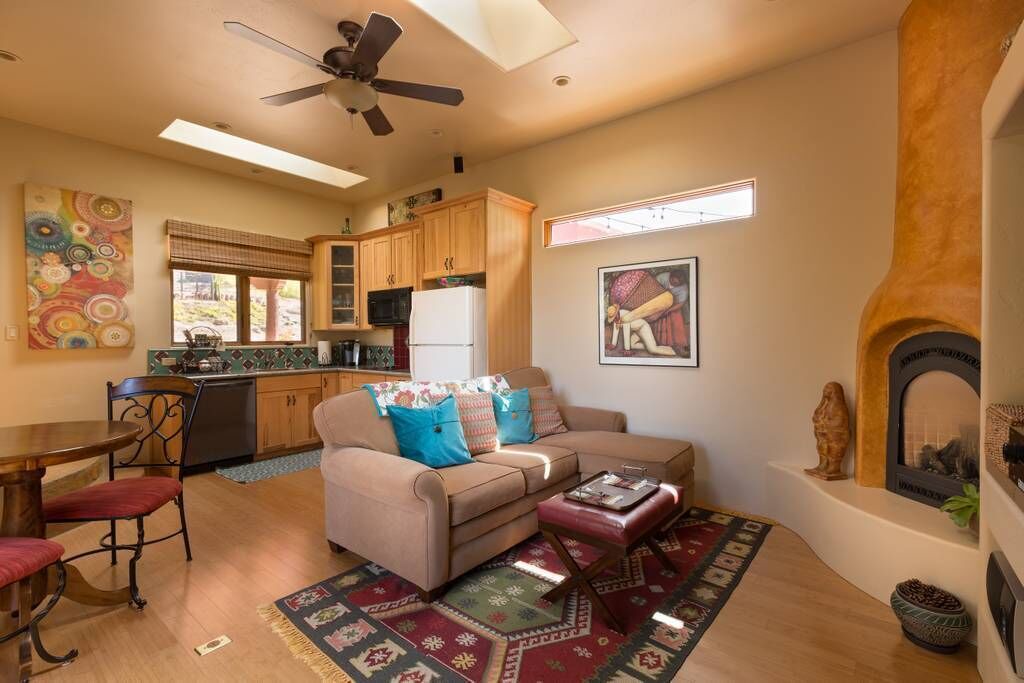 Photo of Livingroom in Carpenter Canyon