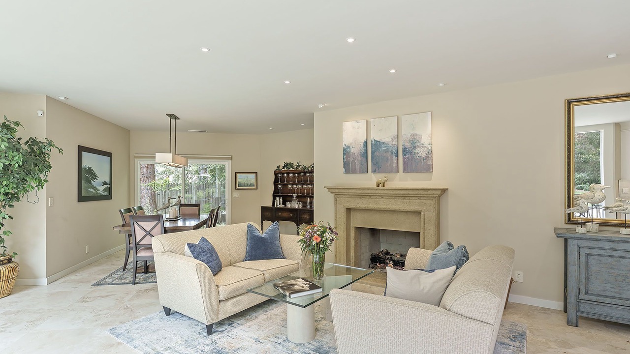 Photo of Livingroom in Del Monte Forest
