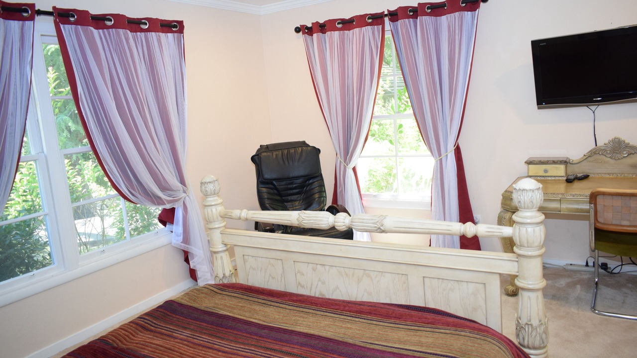 Photo of Bedroom in Saratoga