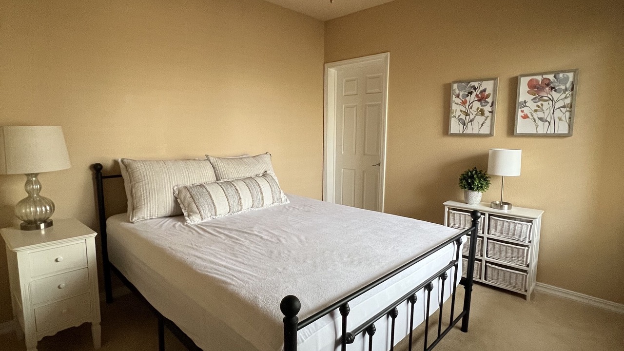 Photo of Bedroom in Oak Shores