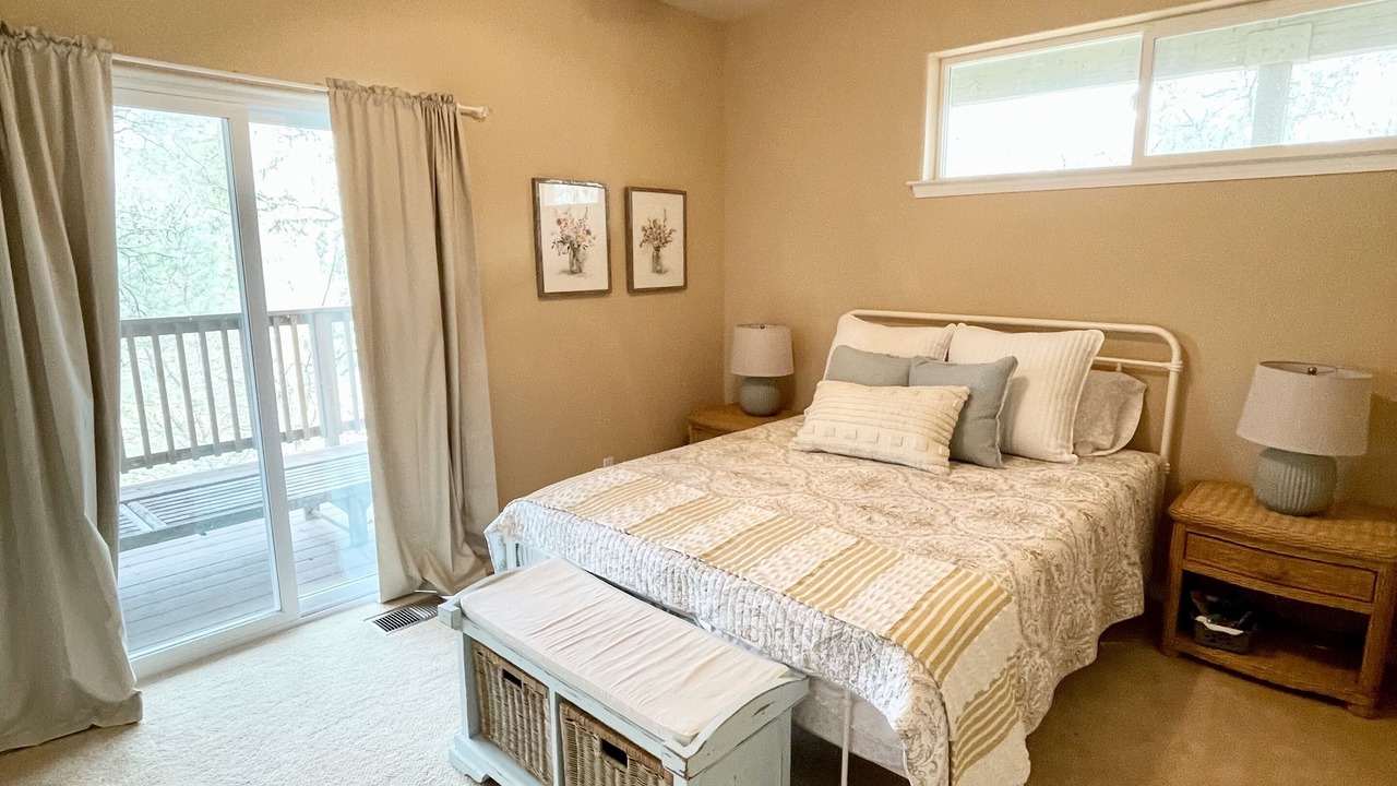Photo of Bedroom in Oak Shores
