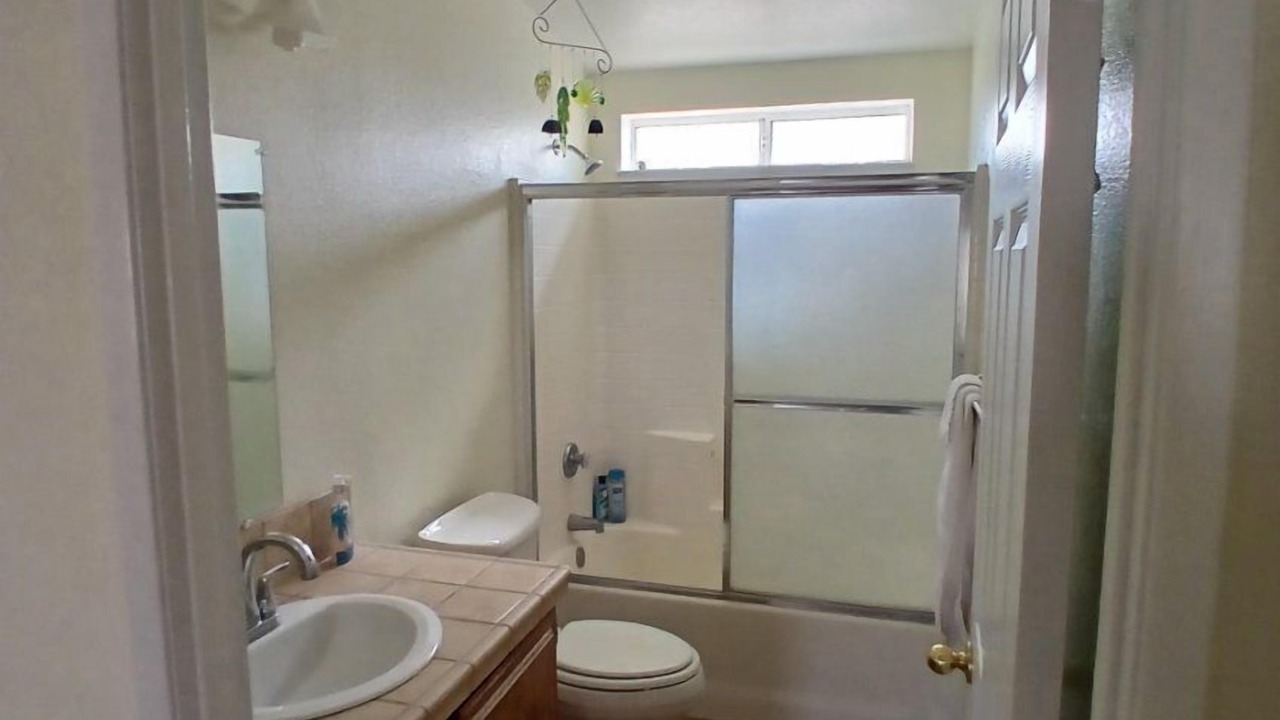 Photo of Bathroom in Olancha
