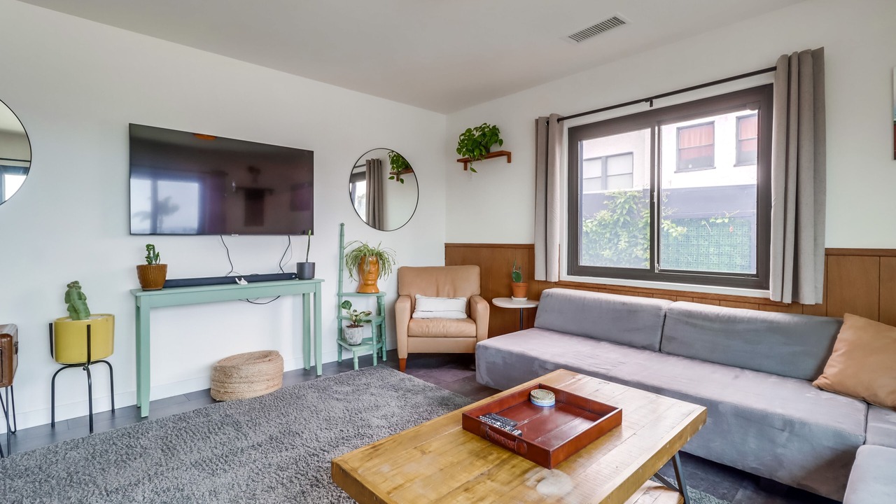 Photo of Livingroom in Harborview