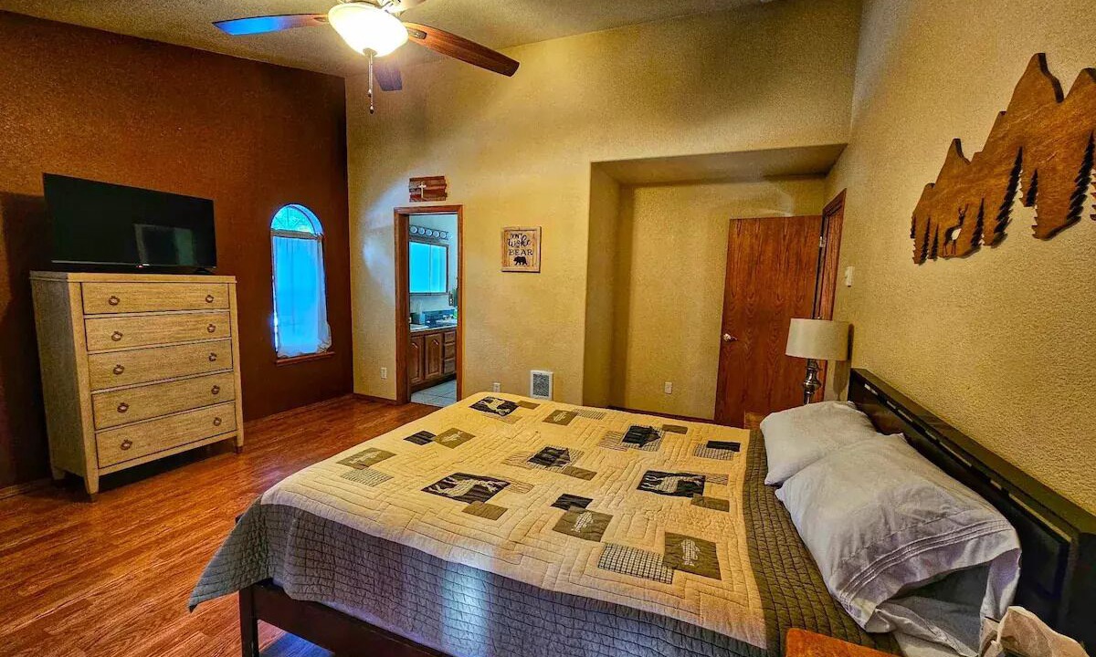 Photo of Bedroom in Susanville