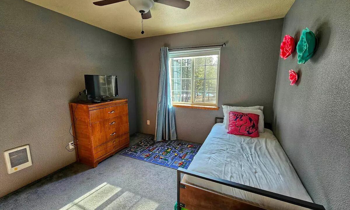 Photo of Bedroom in Susanville