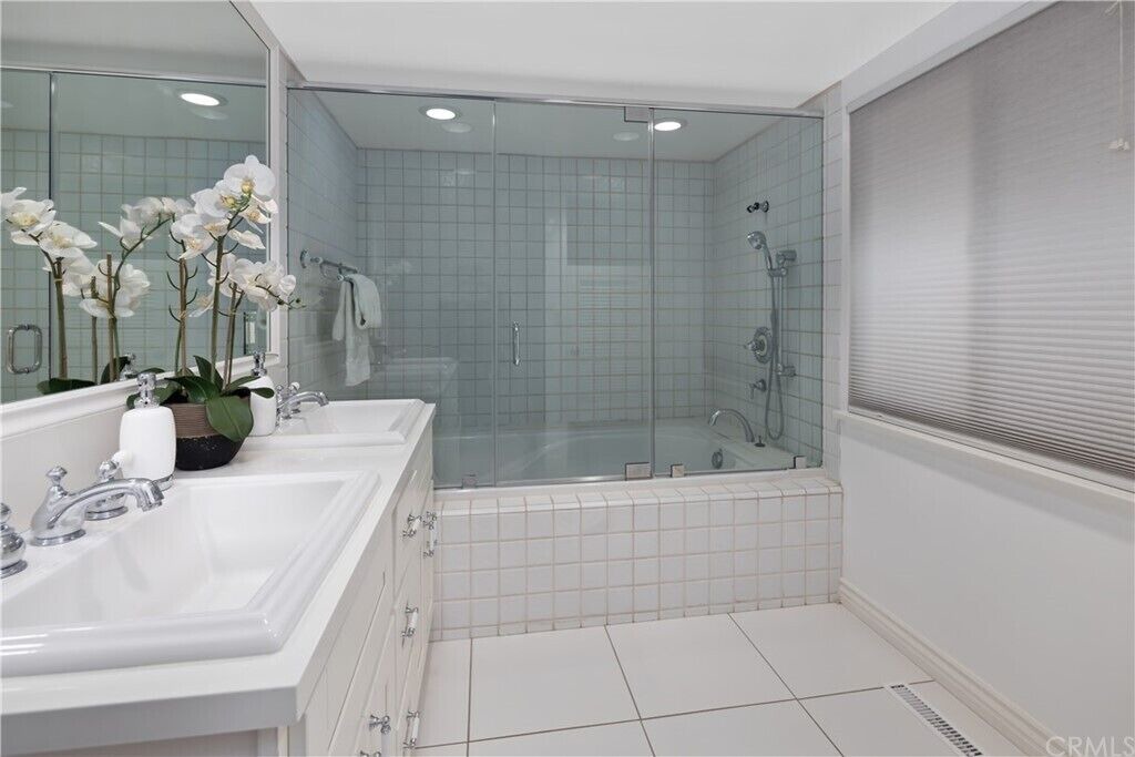 Photo of Bathroom in Arcadia