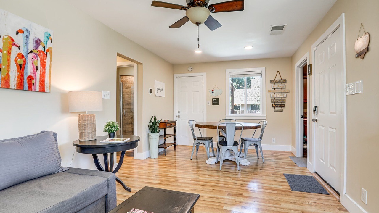 Photo of Livingroom in Sacramento