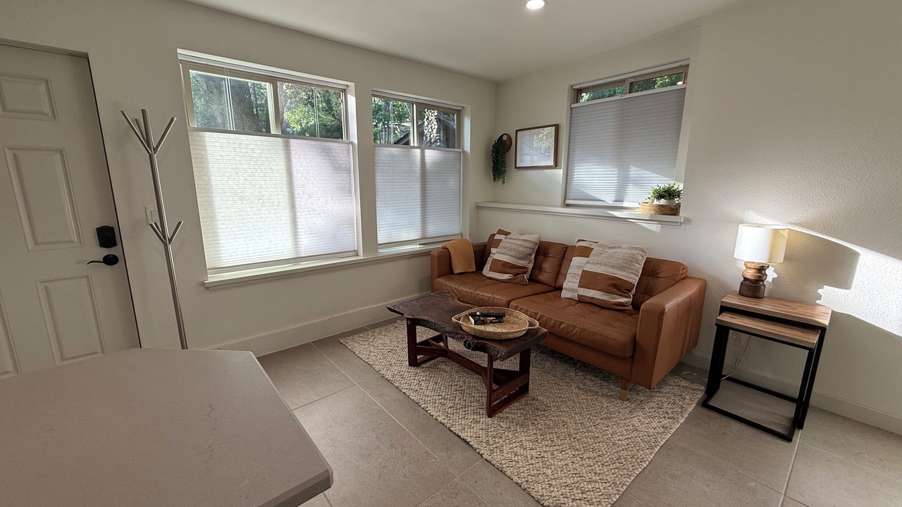 Photo of Livingroom in Lexington Hills