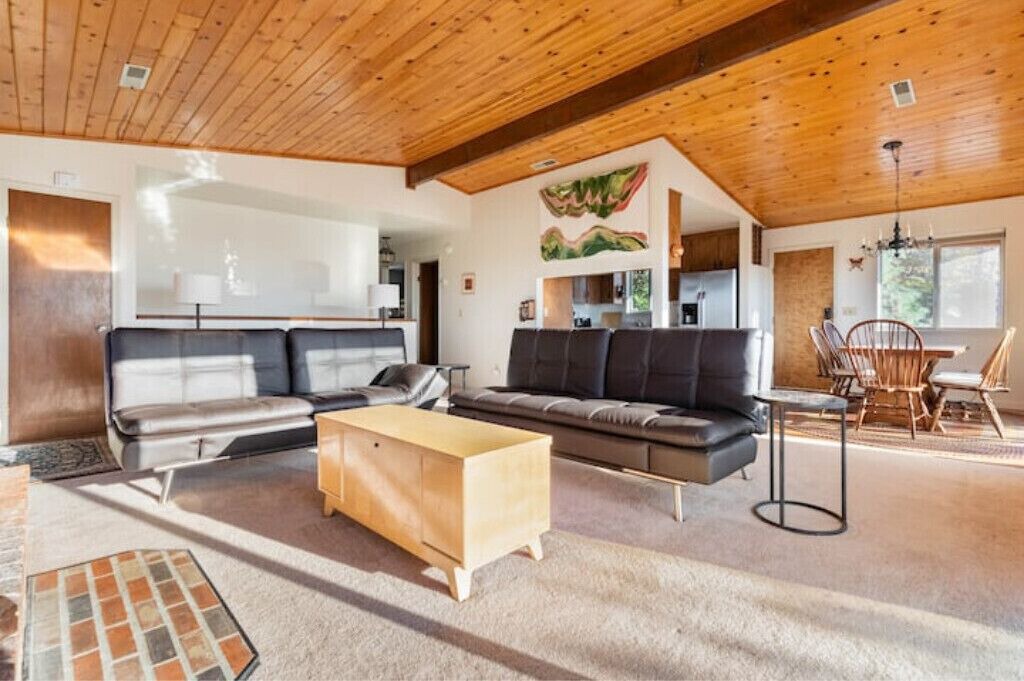 Photo of Livingroom in Soulsbyville