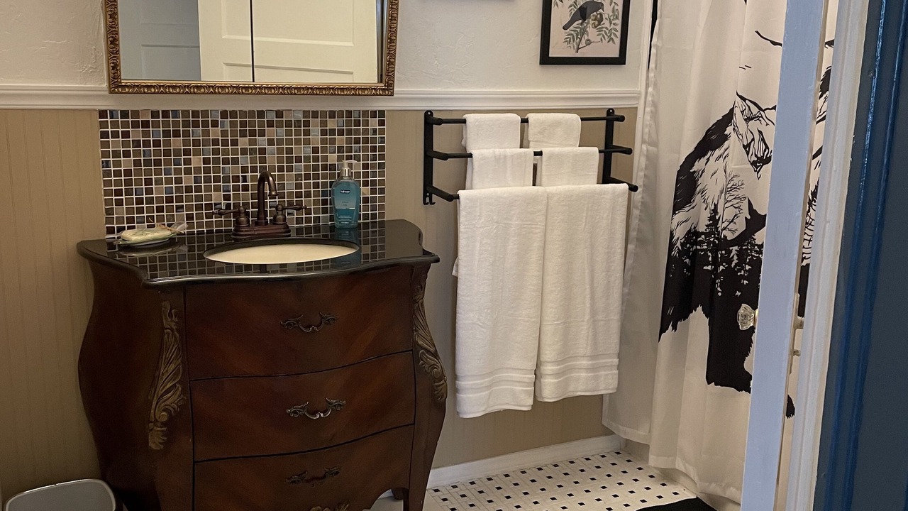 Photo of Bathroom in Dunsmuir