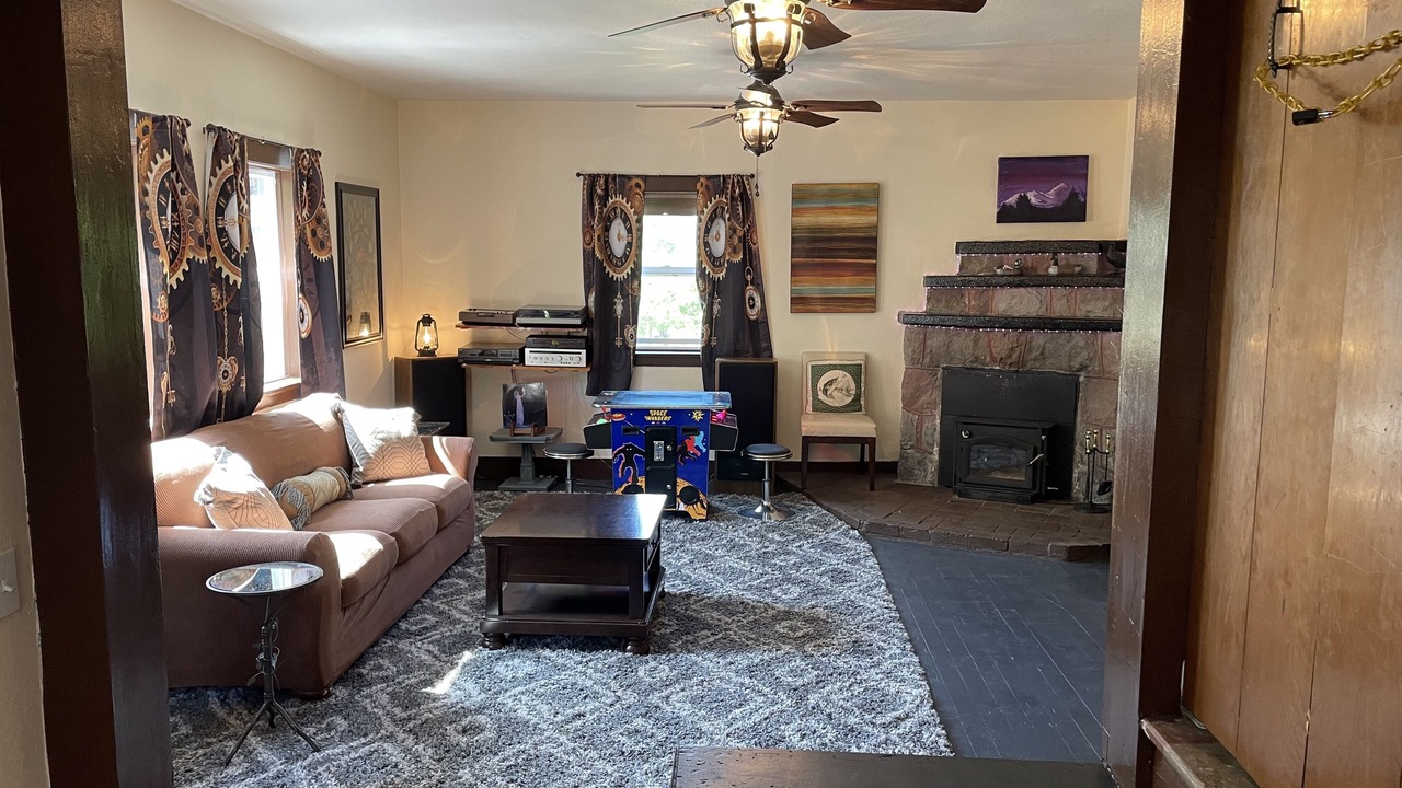 Photo of Livingroom in Dunsmuir