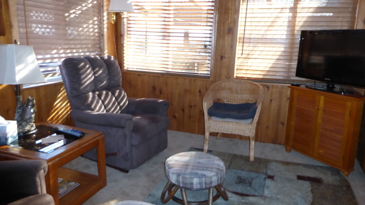 Photo of Livingroom in Winchester Bay