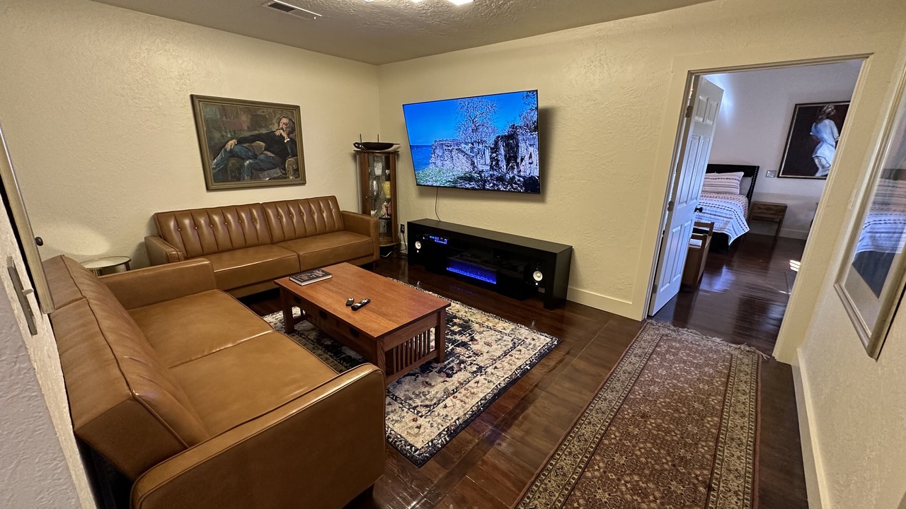 Photo of Livingroom in Boonville