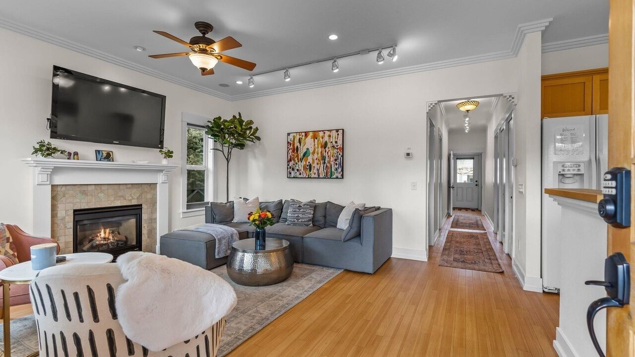 Photo of Livingroom in Old Bend