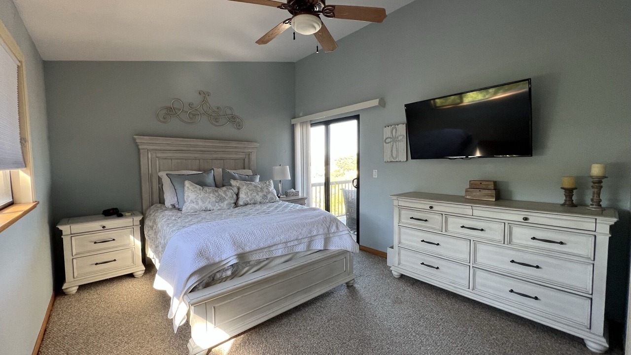 Photo of Bedroom in Oak Shores