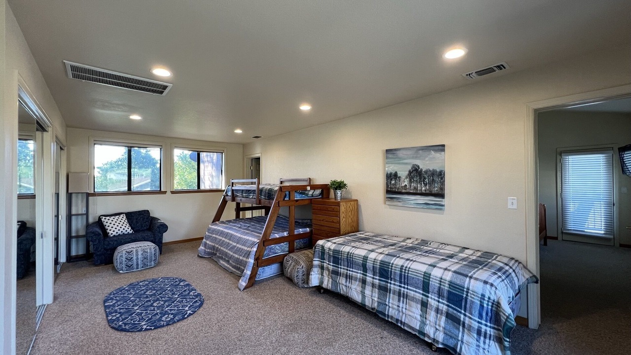 Photo of Bedroom in Oak Shores