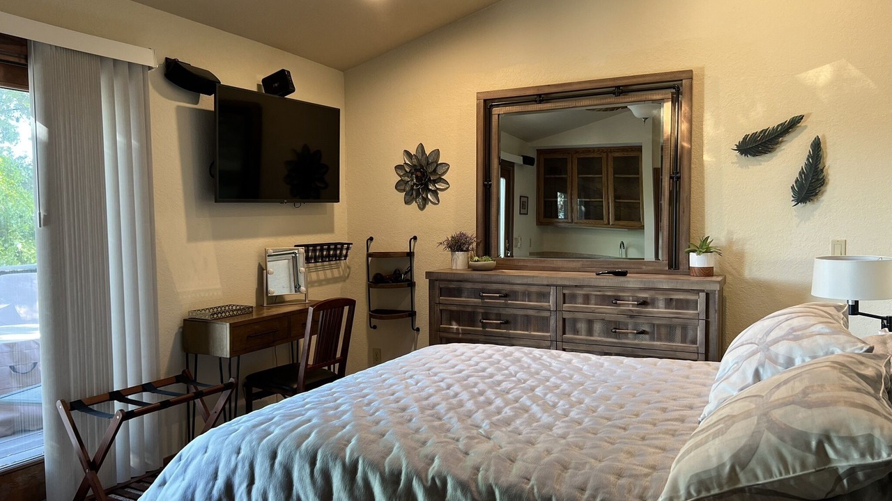 Photo of Bedroom in Oak Shores