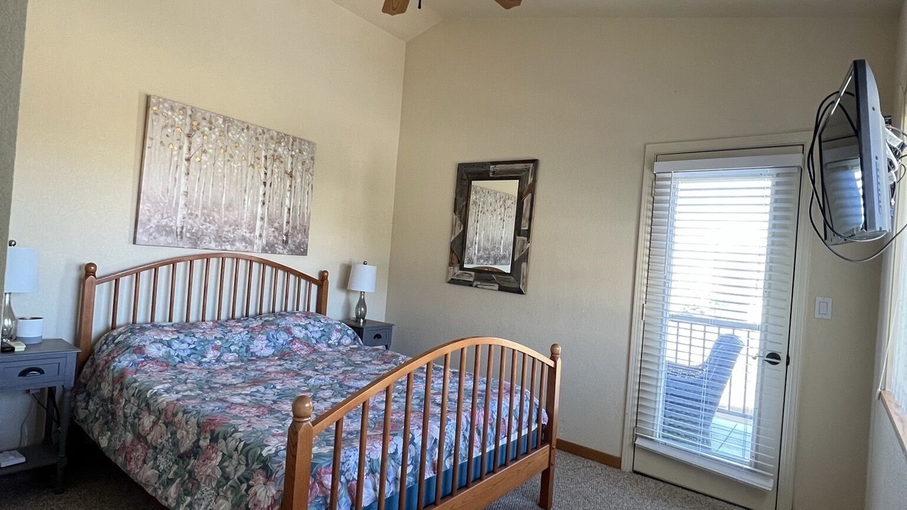 Photo of Bedroom in Oak Shores