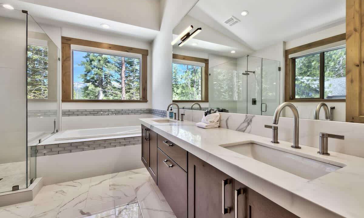 Photo of Bathroom in Kingswood Estates