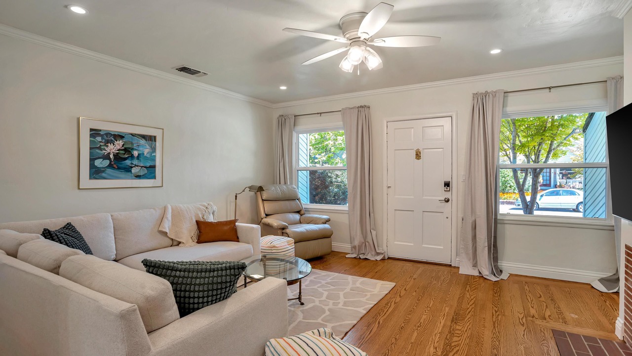Photo of Livingroom in East Sacramento