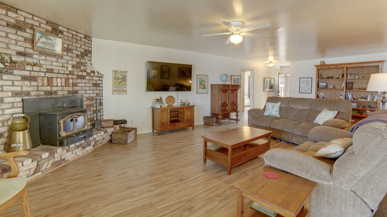 Photo of Bedroom in Lakeport