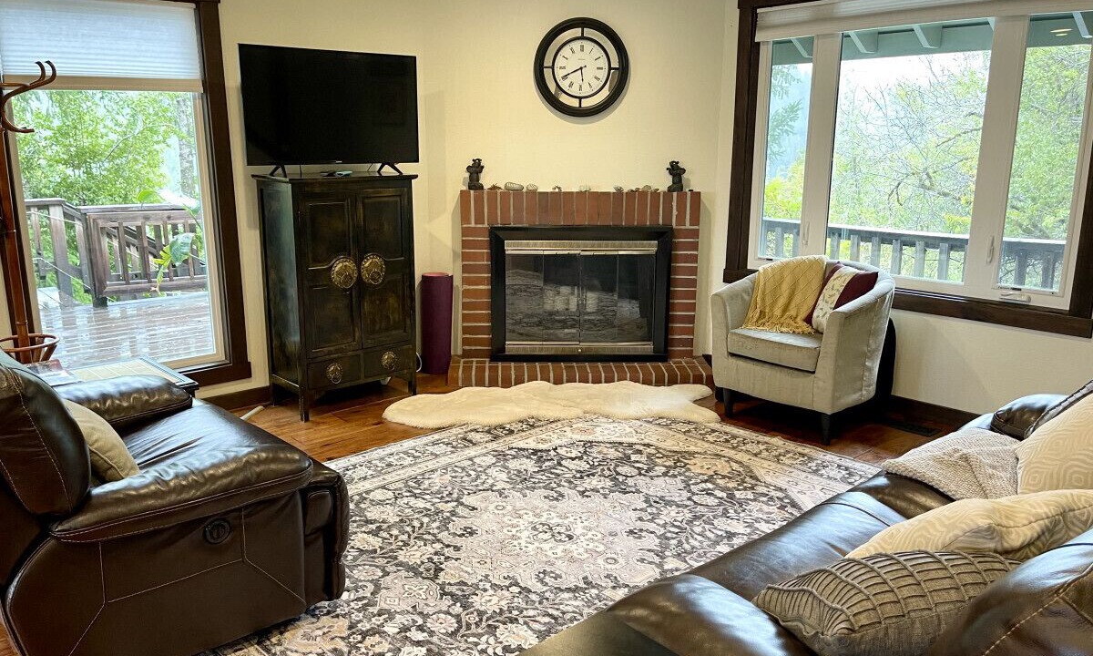 Photo of Livingroom in Myers Flat