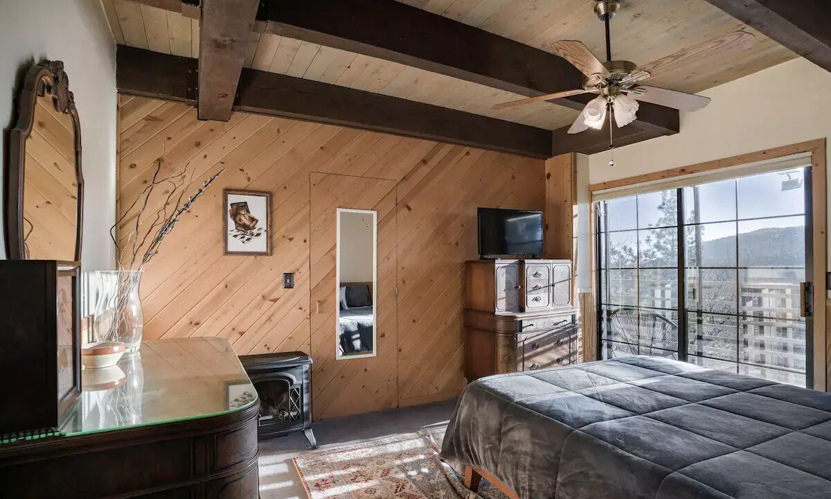 Photo of Bedroom in Fawnskin