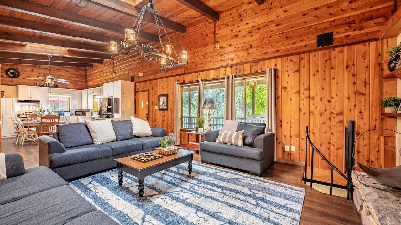 Photo of Livingroom in Oakhurst