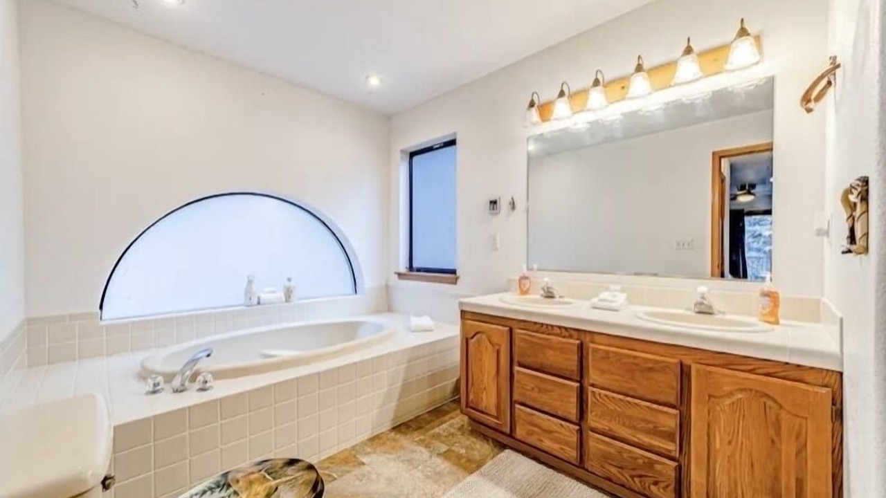 Photo of Bathroom in Salyer