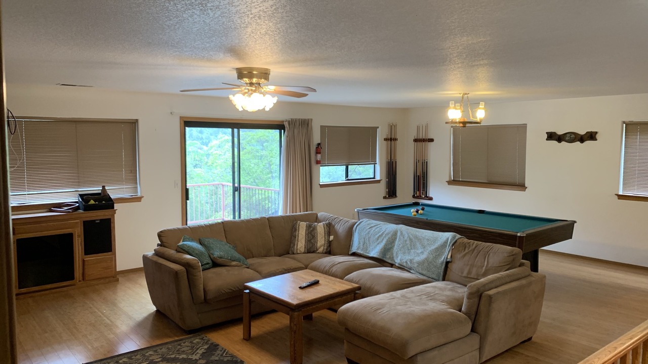 Photo of Livingroom in Salyer