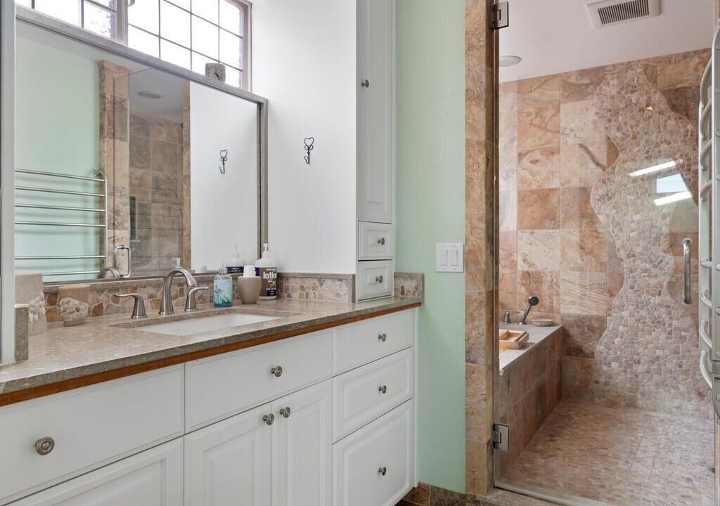 Photo of Bathroom in Baywood Park
