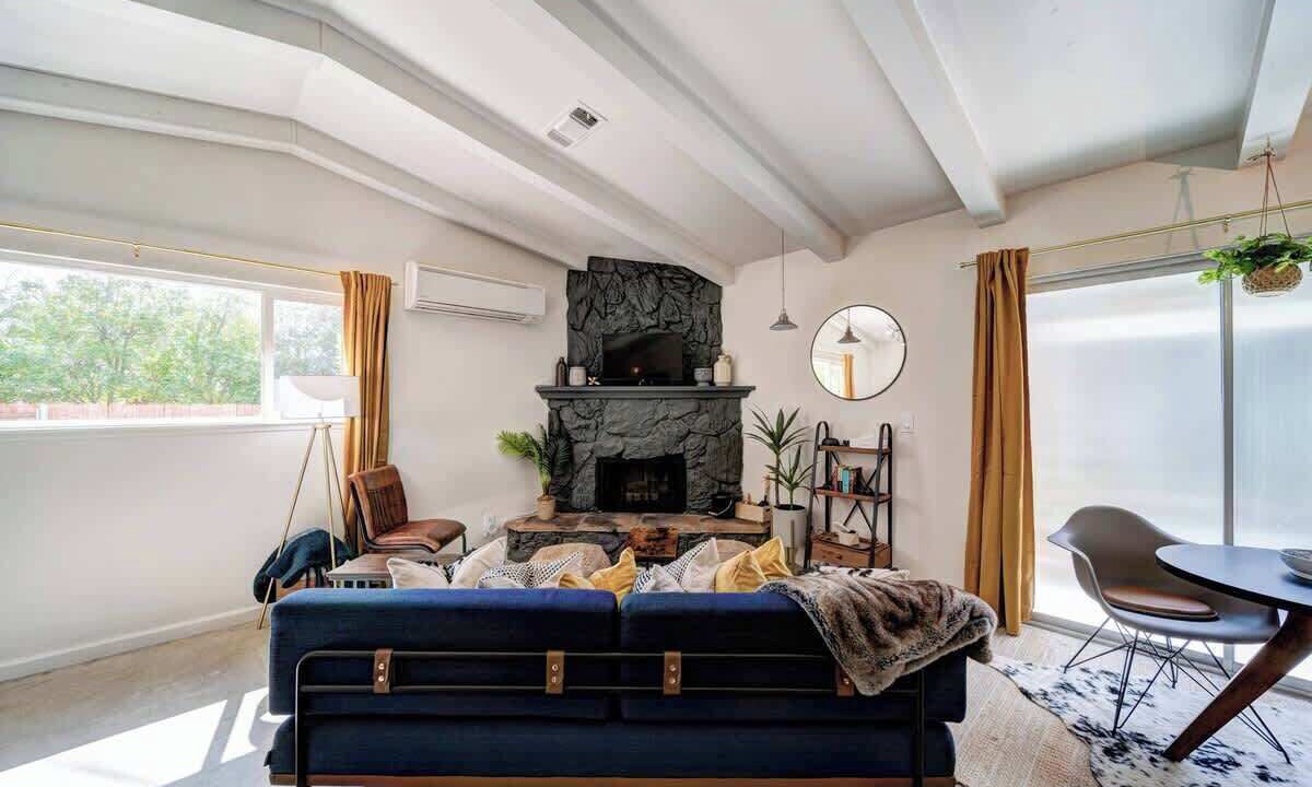 Photo of Livingroom in Redding
