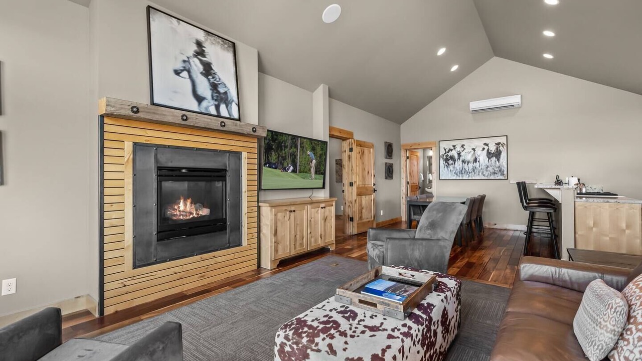 Photo of Livingroom in Powell Butte