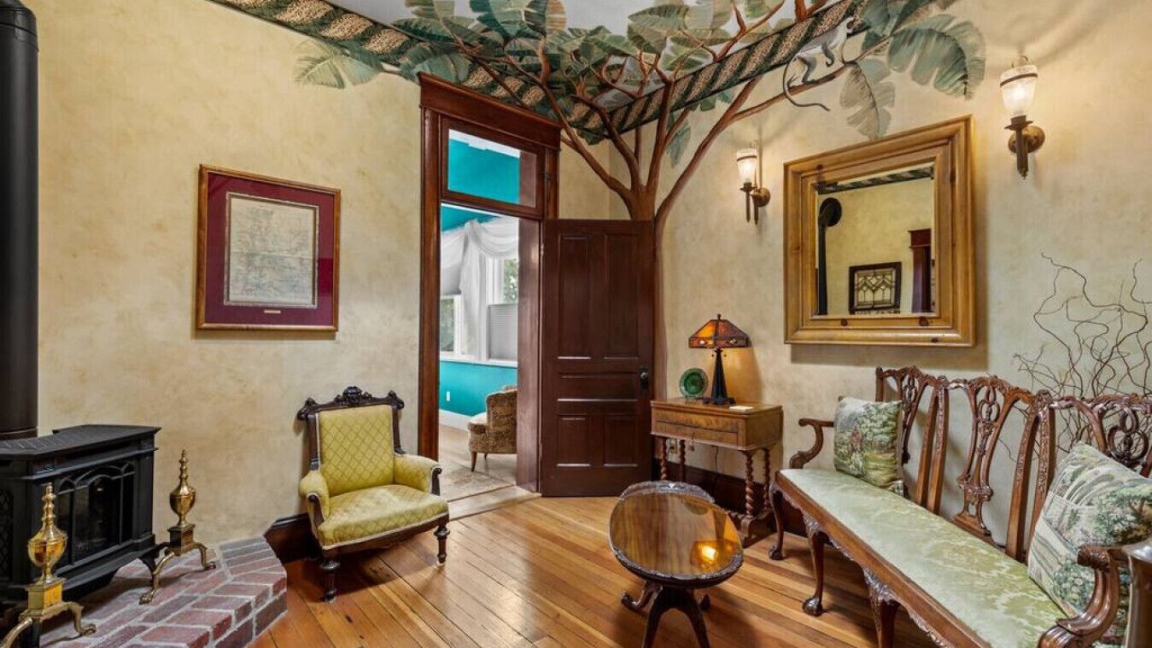 Photo of Livingroom in Historic Railroad District