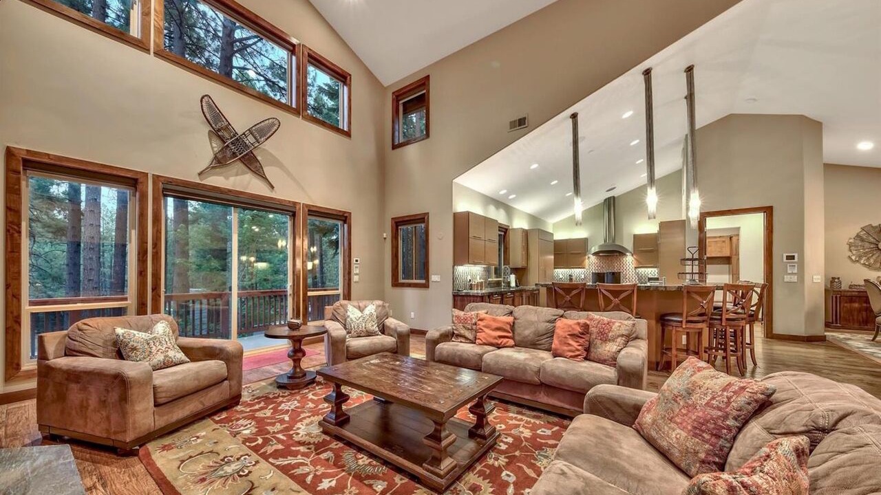 Photo of Livingroom in Tahoe Island