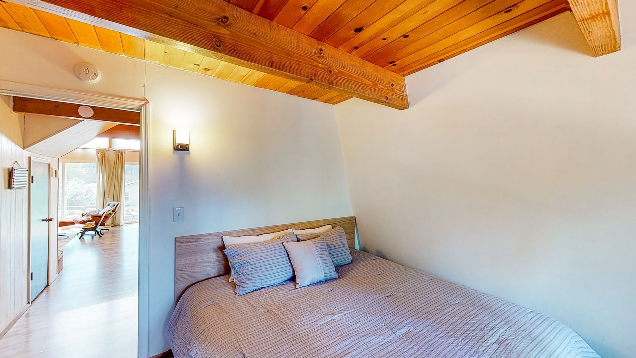 Photo of Bedroom in Groveland