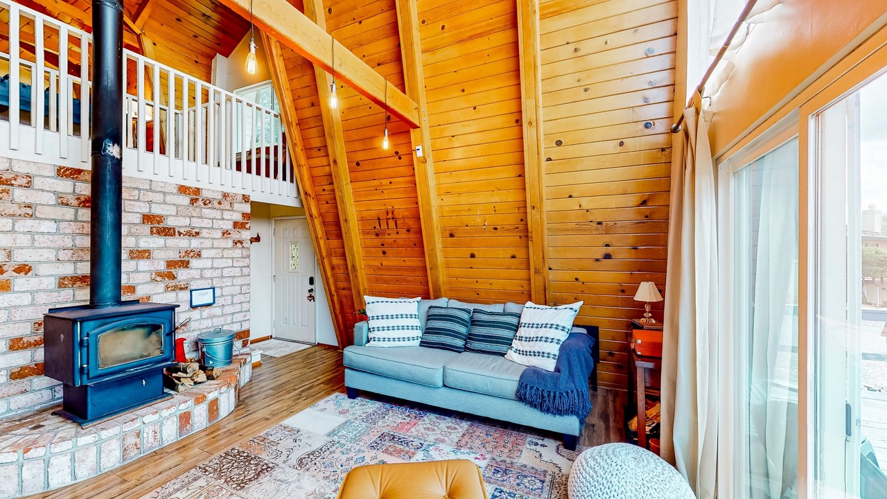 Photo of Livingroom in Groveland