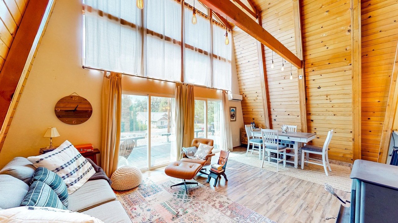 Photo of Livingroom in Groveland