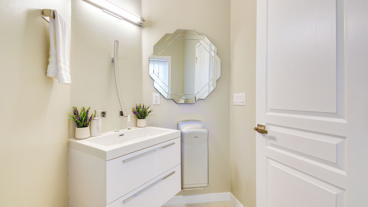 Photo of Bathroom in Lynx Mountain View Estates