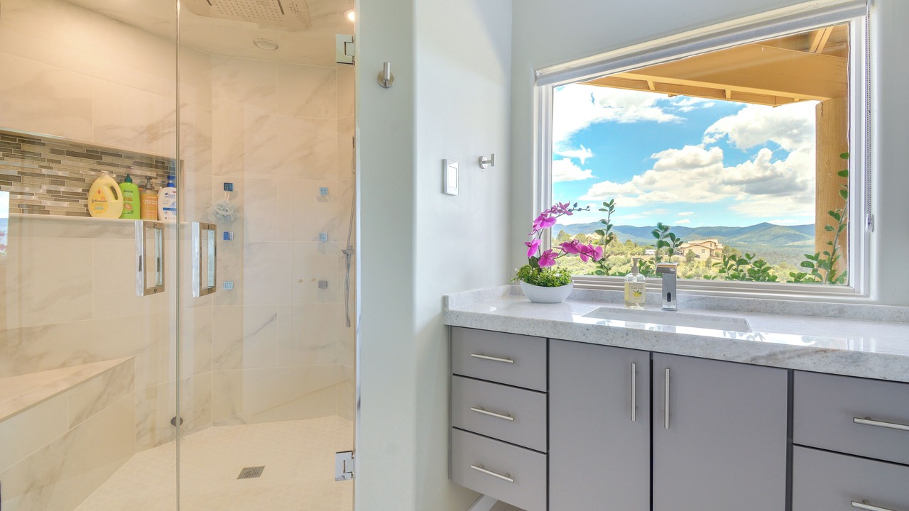 Photo of Bathroom in Lynx Mountain View Estates