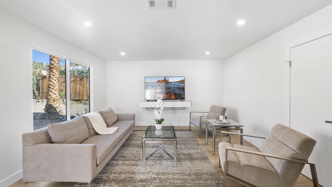 Photo of Livingroom in Desert Hot Springs