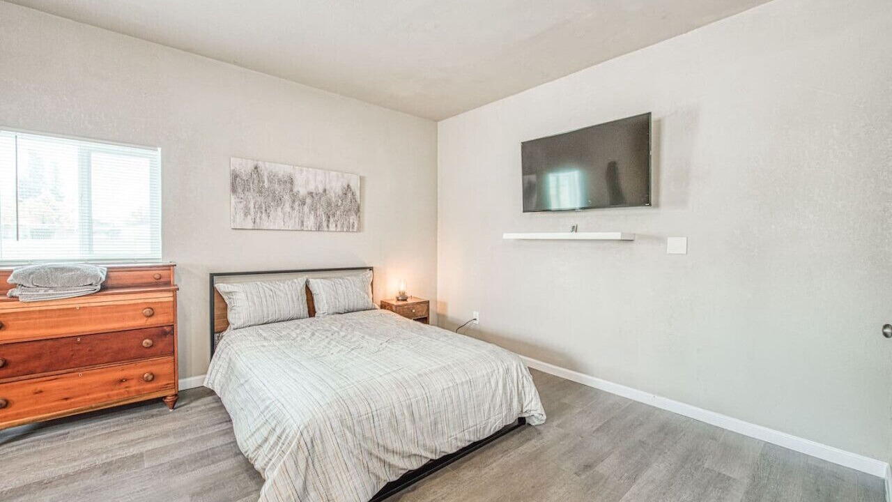 Photo of Bedroom in Raisin