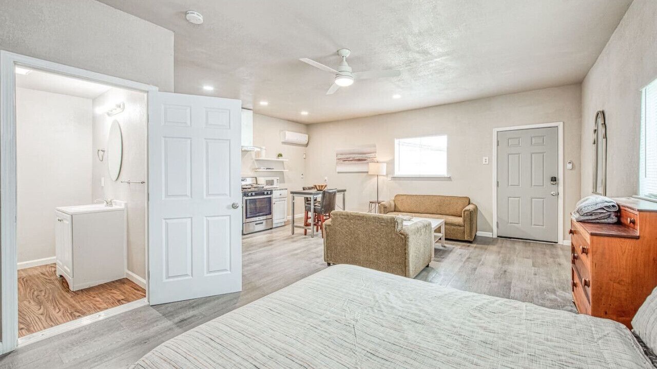 Photo of Bedroom in Raisin