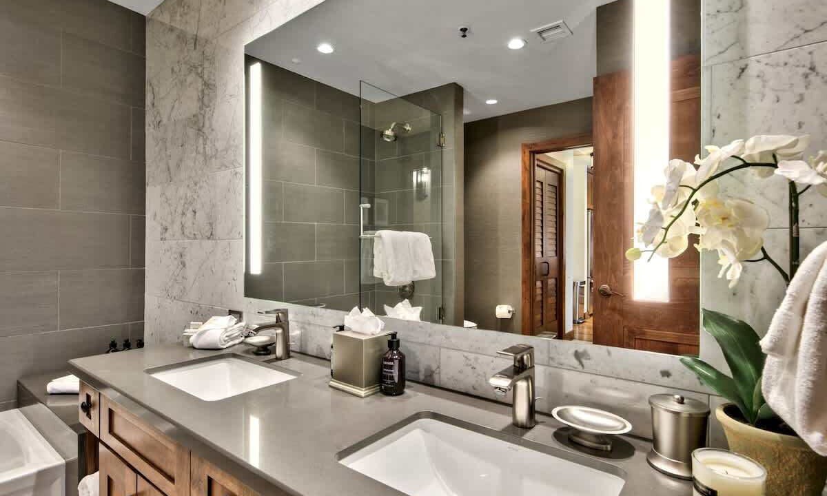 Photo of Bathroom in Lakeside Park