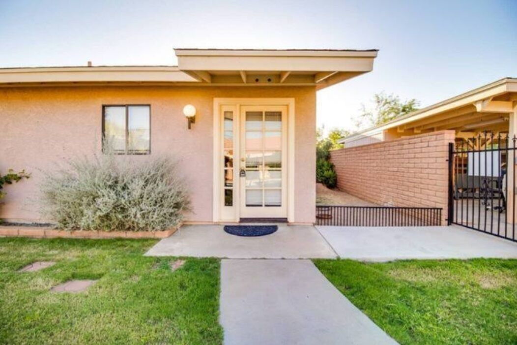 Photo of Outdoor in Paradise Valley Village